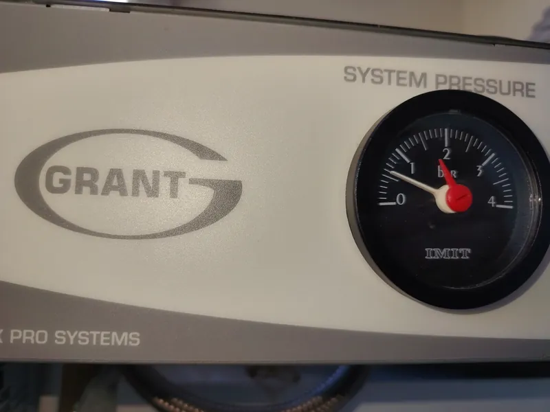 Grant Vortex Pro System oil boiler pressure gauge reading just over 1 bar before the service