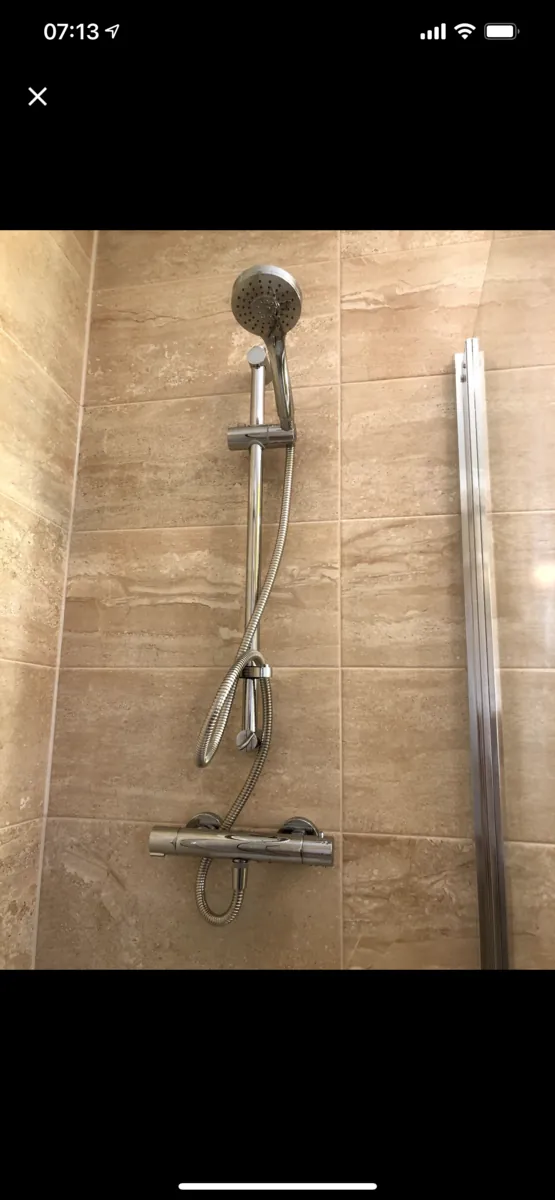 Thermostatic bar shower valve and riser rail fitted in an Exeter bathroom